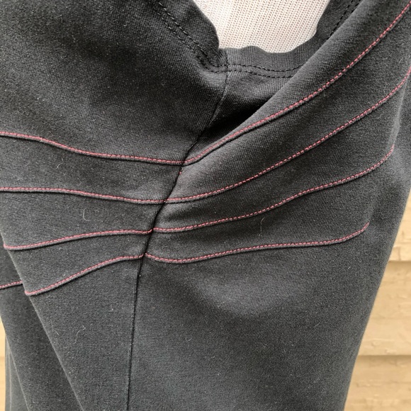 ☀️☀️☀️ 4/$20 Gaiam red stitched yoga top! - Picture 4 of 6